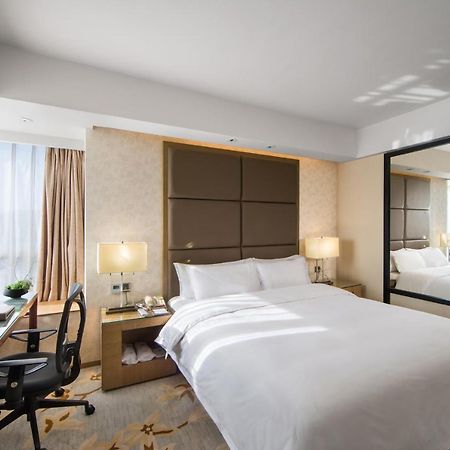 The La Hotel 新世界伟瑞酒店 Шэньчжэнь Экстерьер фото