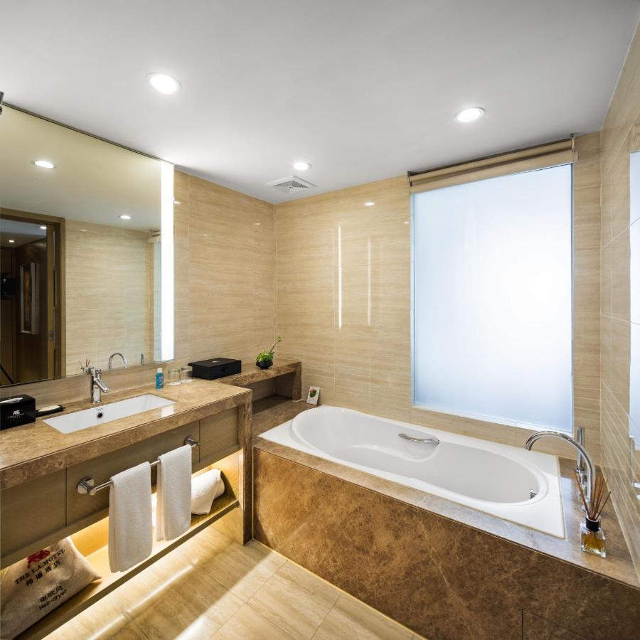 The La Hotel 新世界伟瑞酒店 Шэньчжэнь Экстерьер фото