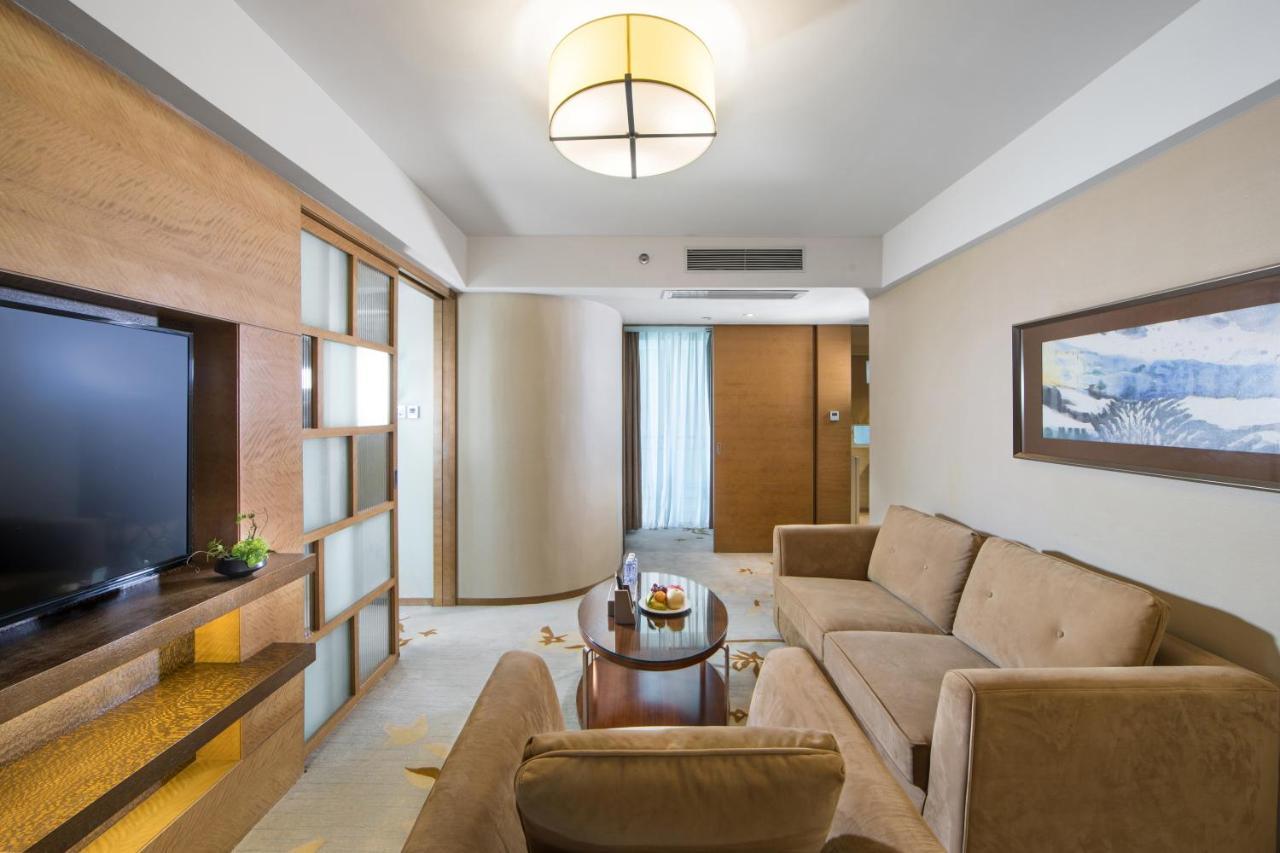 The La Hotel 新世界伟瑞酒店 Шэньчжэнь Экстерьер фото