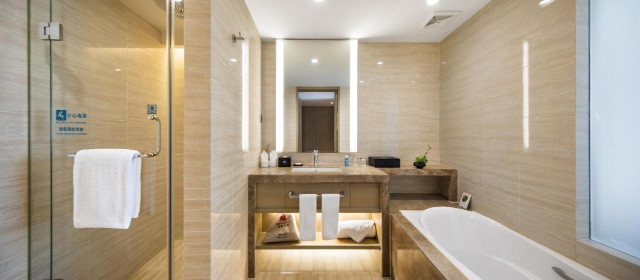 The La Hotel 新世界伟瑞酒店 Шэньчжэнь Экстерьер фото