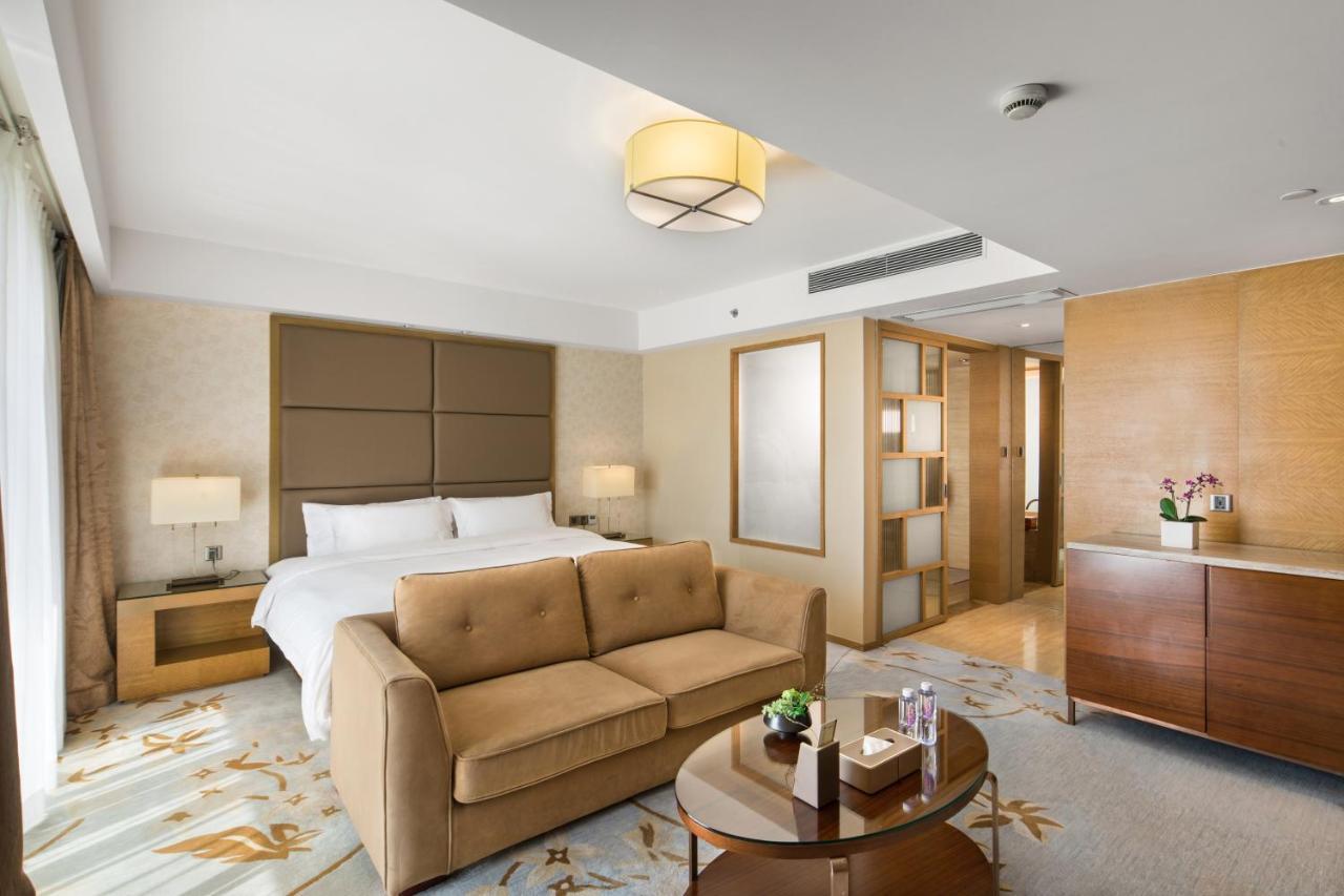 The La Hotel 新世界伟瑞酒店 Шэньчжэнь Экстерьер фото