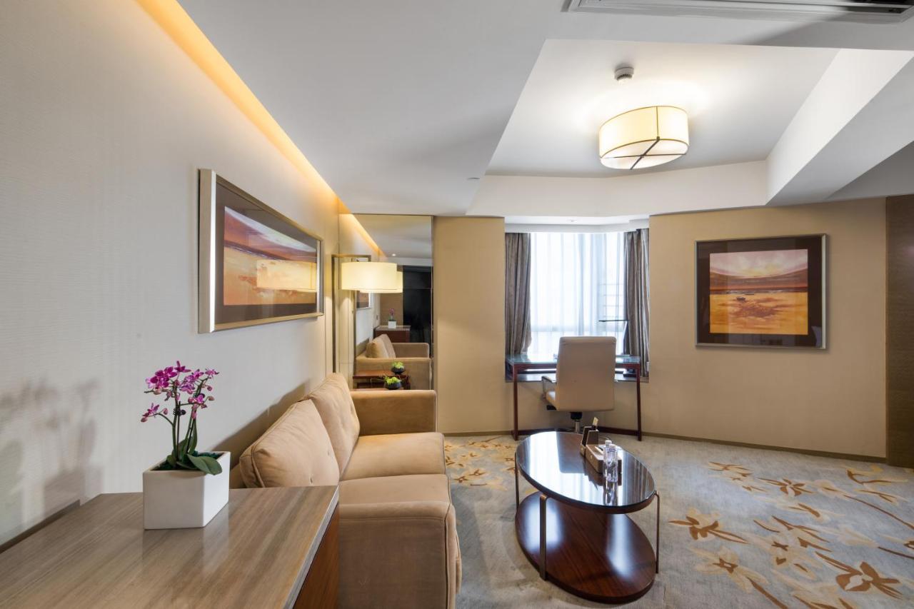 The La Hotel 新世界伟瑞酒店 Шэньчжэнь Экстерьер фото