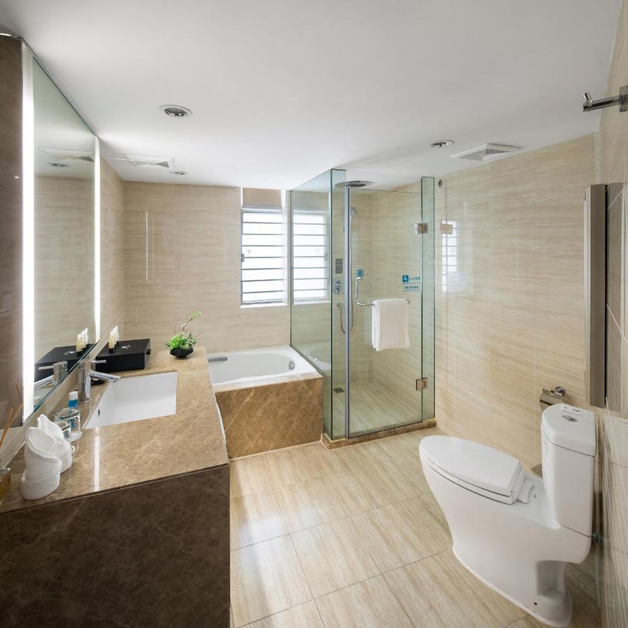 The La Hotel 新世界伟瑞酒店 Шэньчжэнь Экстерьер фото