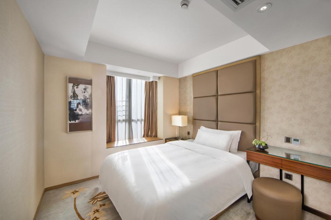 The La Hotel 新世界伟瑞酒店 Шэньчжэнь Экстерьер фото