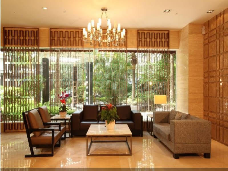 The La Hotel 新世界伟瑞酒店 Шэньчжэнь Экстерьер фото