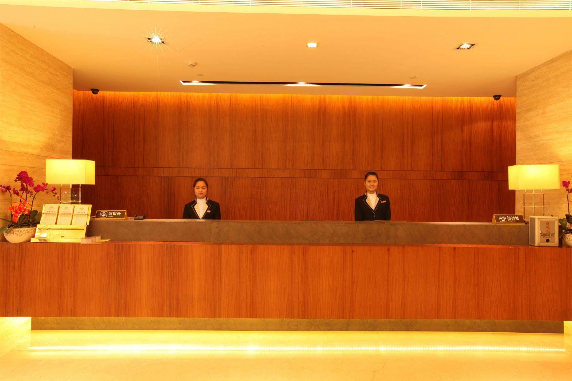 The La Hotel 新世界伟瑞酒店 Шэньчжэнь Интерьер фото